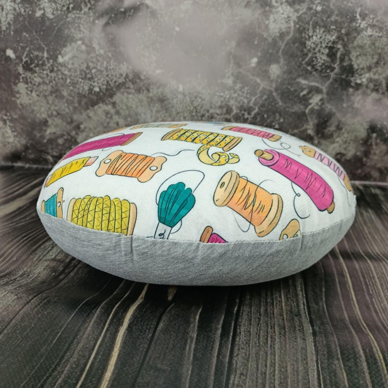 Кравецька подушечка для ВТО Needle Craft Кругла зі швейним малюнком