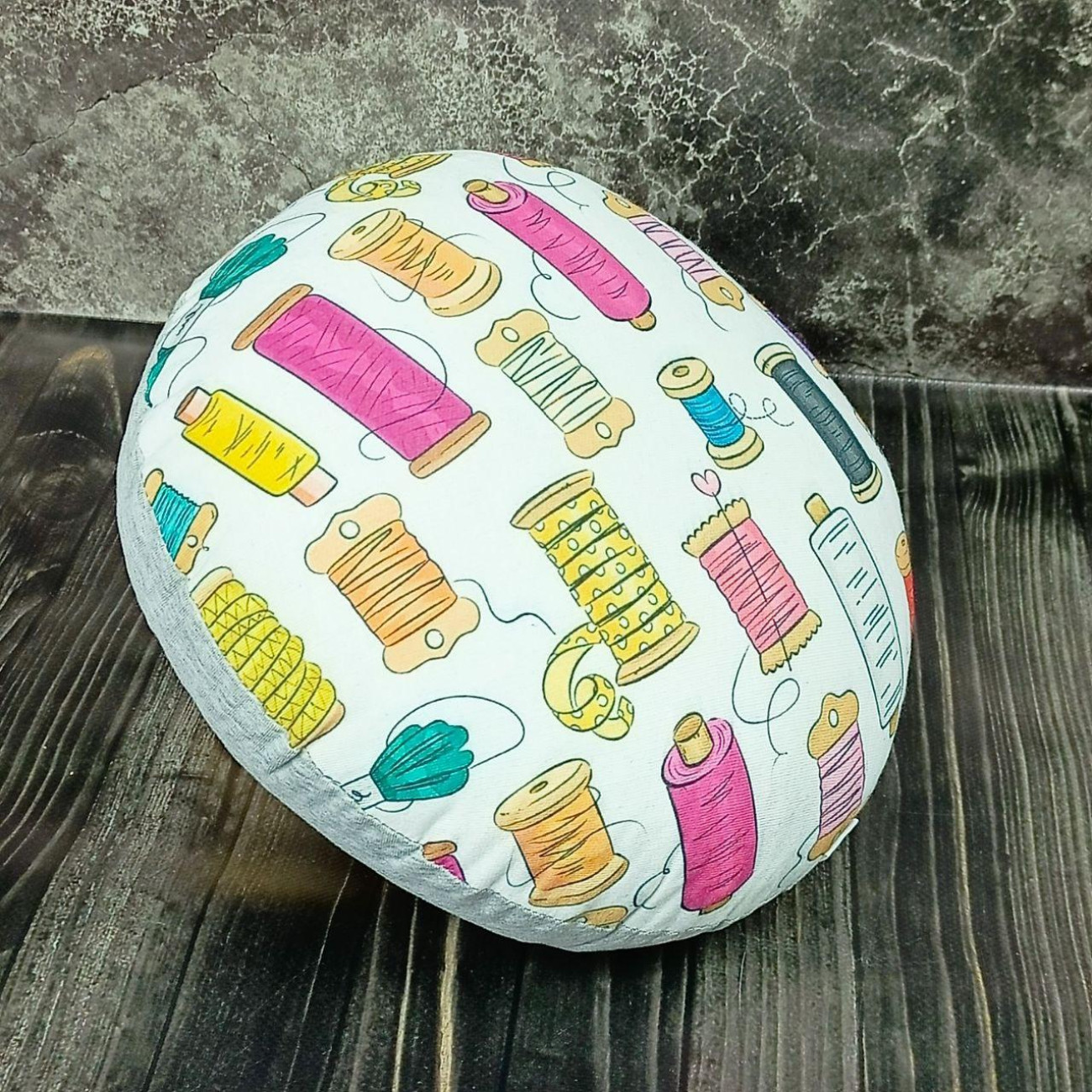 Кравецька подушечка для ВТО Needle Craft Кругла зі швейним малюнком