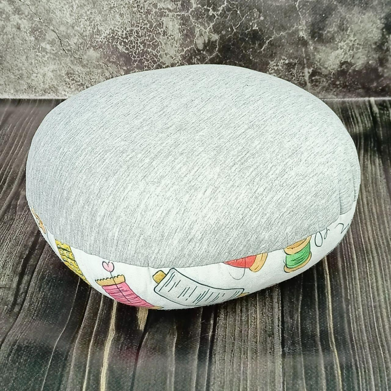 Кравецька подушечка для ВТО Needle Craft Кругла зі швейним малюнком