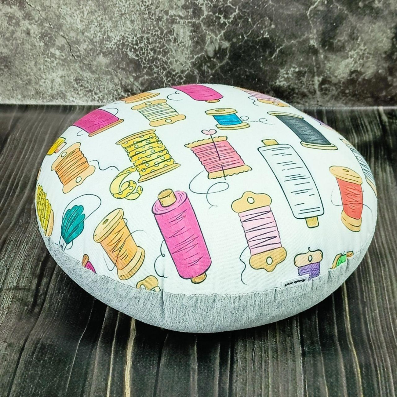 Кравецька подушечка для ВТО Needle Craft Кругла зі швейним малюнком