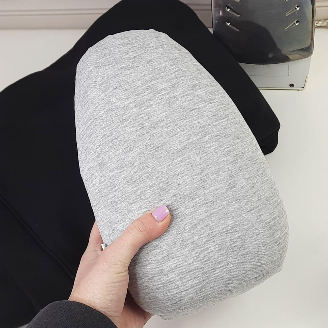 Кравецька подушечка для ВТО Needle Craft Овальна Сіра