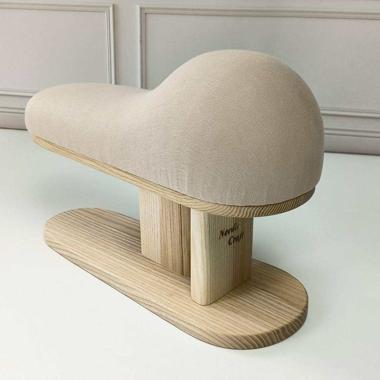 Портновська колодка для ВТО Needle Craft Корсетна на підставці Бежева