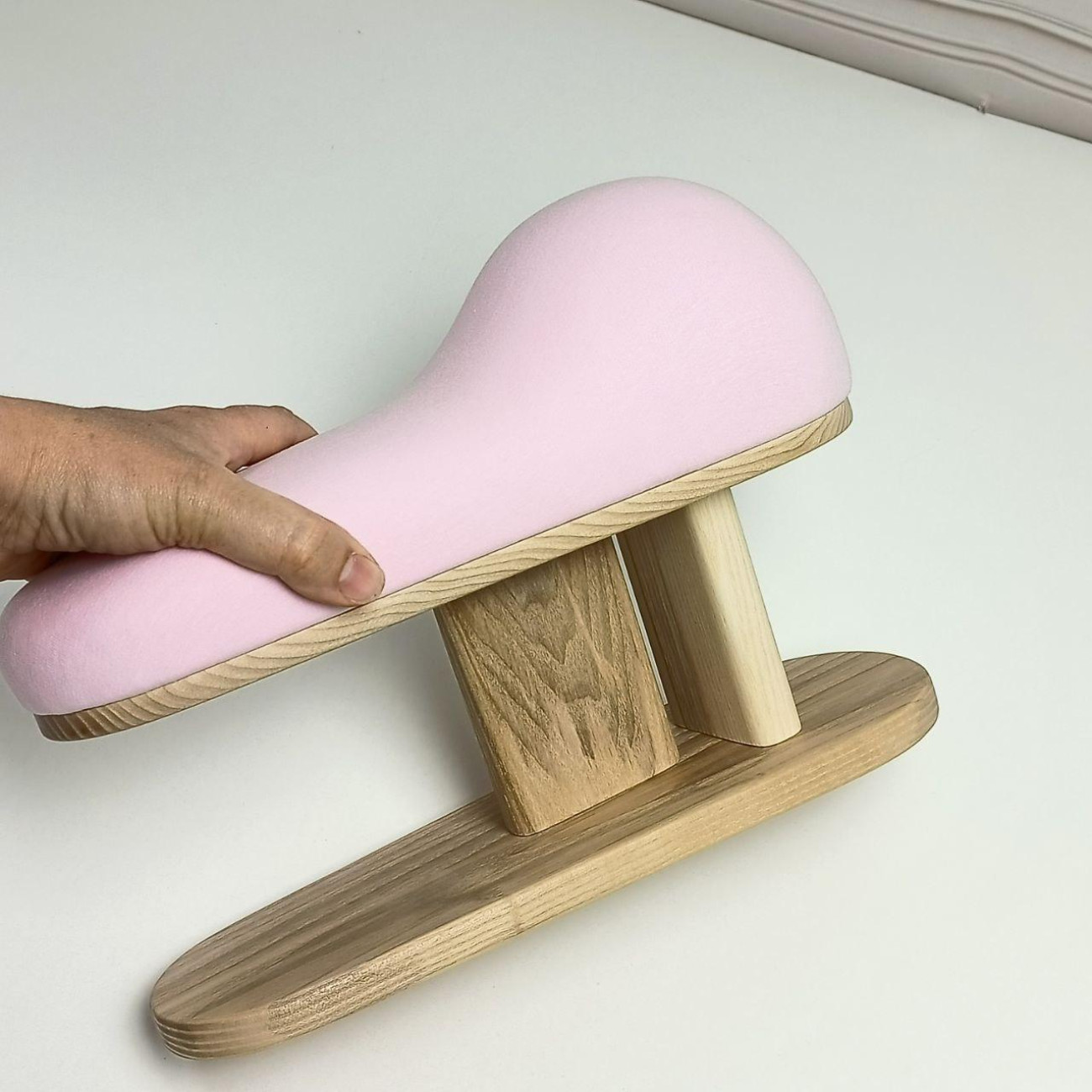 Кравецька колодка для ВТО Needle Craft Корсетна на підставці Рожева