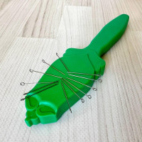 Магнітна паличка для зберігання та знаходження голок і булавок