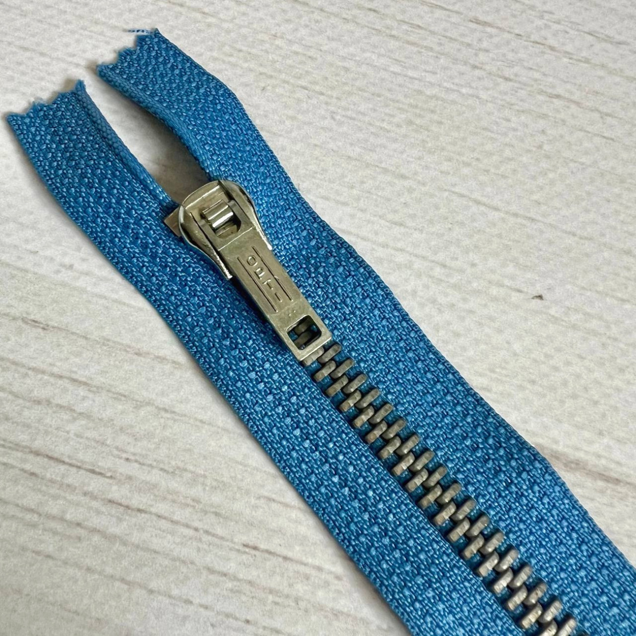 Блискавка металева нероз'ємна Opti, 14 см (блакитна)