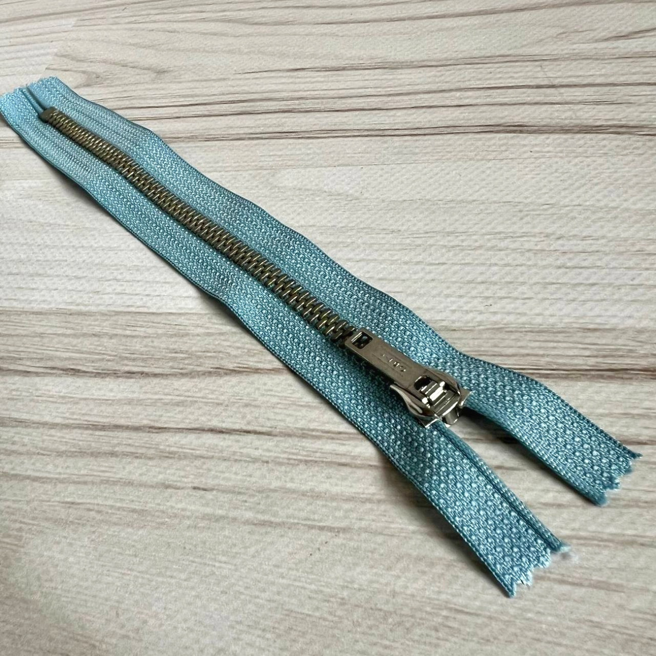 Блискавка металева нероз'ємна Opti, 18 см (блакитна)