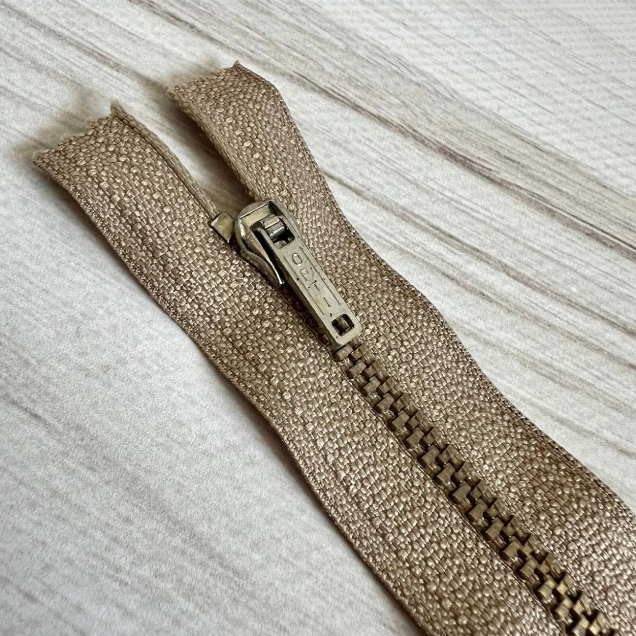 Блискавка металева нероз'ємна Opti, 20 см (бежева)