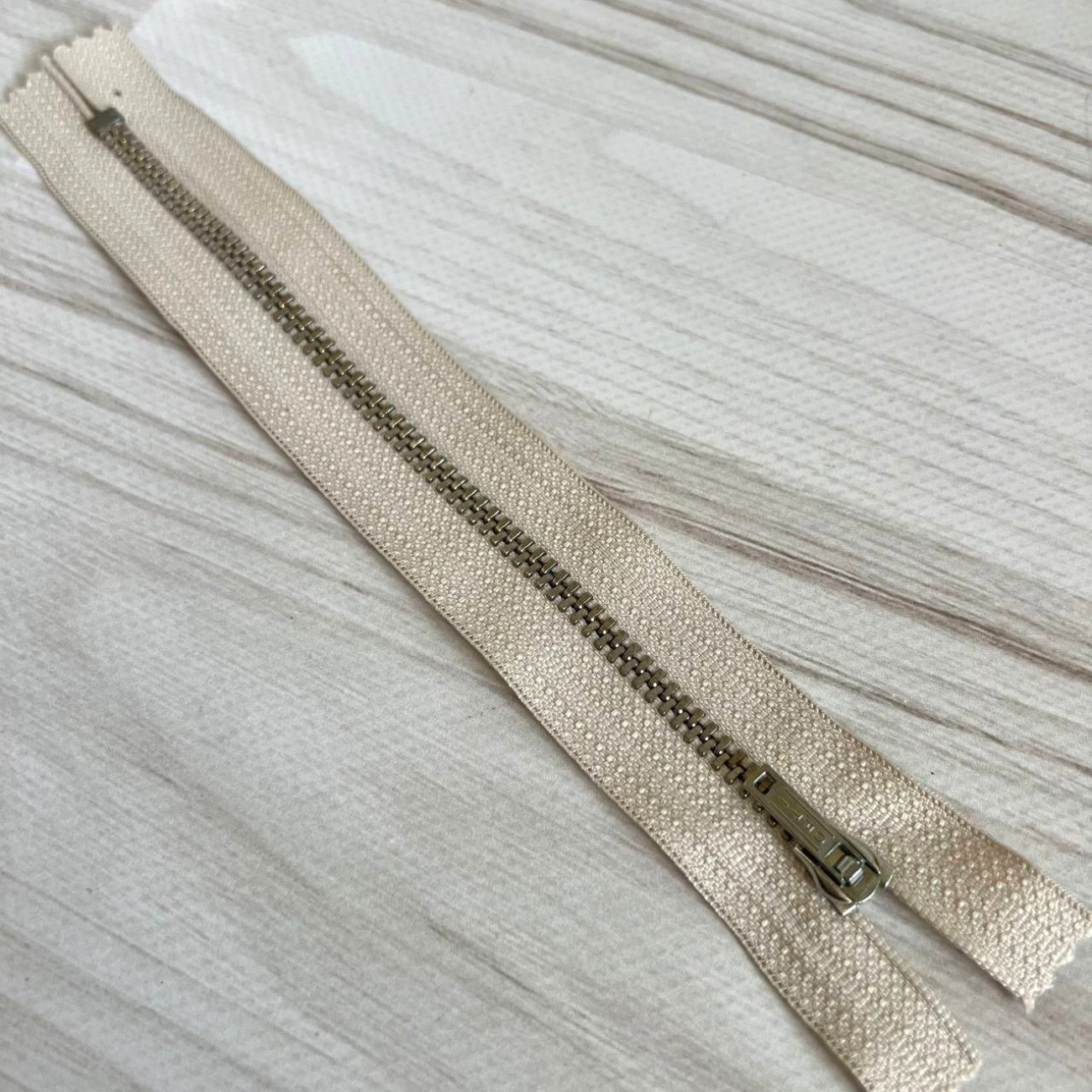 Блискавка металева нероз'ємна Opti, 20 см (світло-бежева)