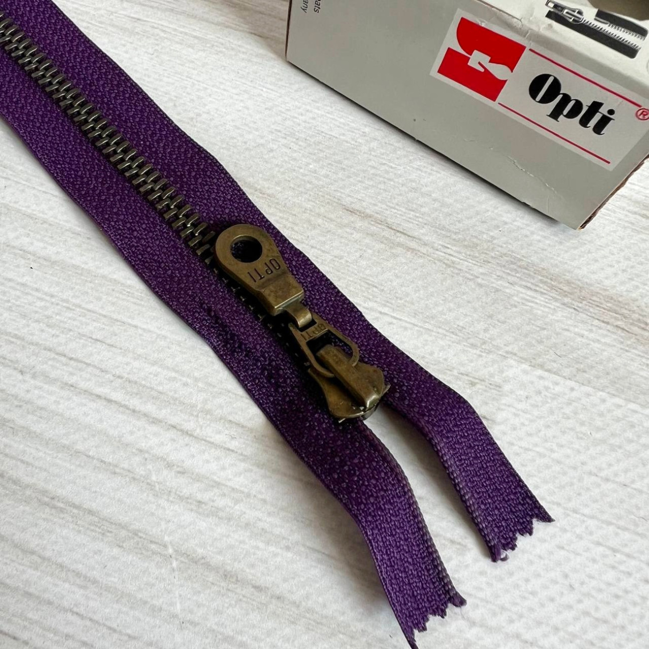 Блискавка металева роз'ємна Opti, 60 см (фіолет)