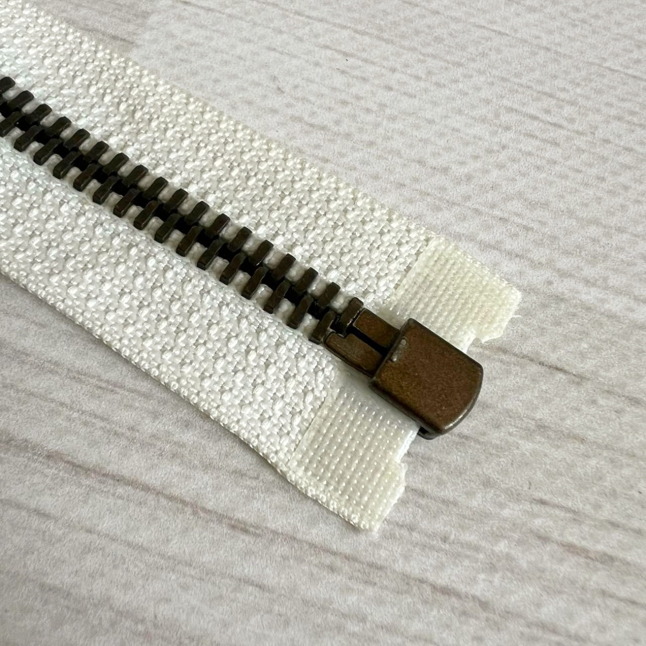 Блискавка металева роз'ємна Opti, 35 см (молочна)