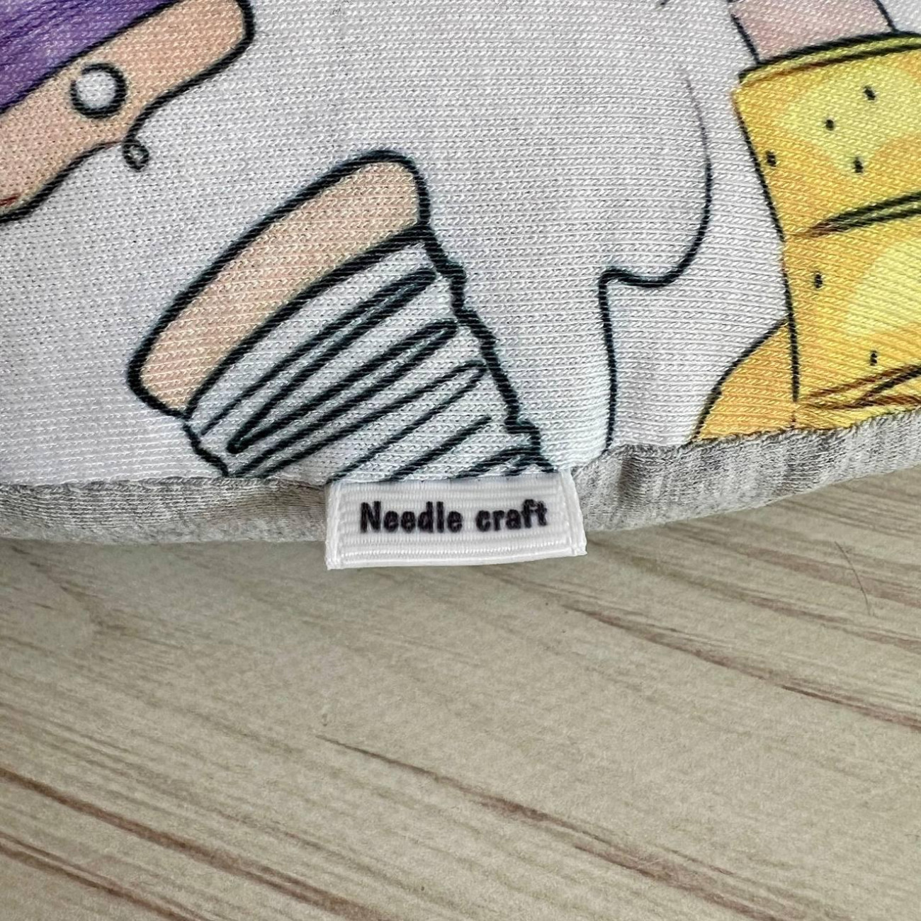 Кравецька подушечка для ВТО Needle Craft Овальна зі швейним малюнком