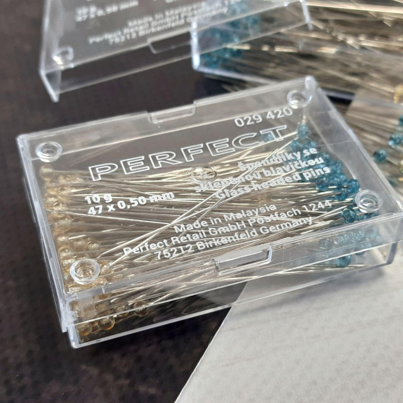 Кравецькі булавки PERFECT, зі скляними жовто-блакитними голівками, 0,5*47 мм, 10 г