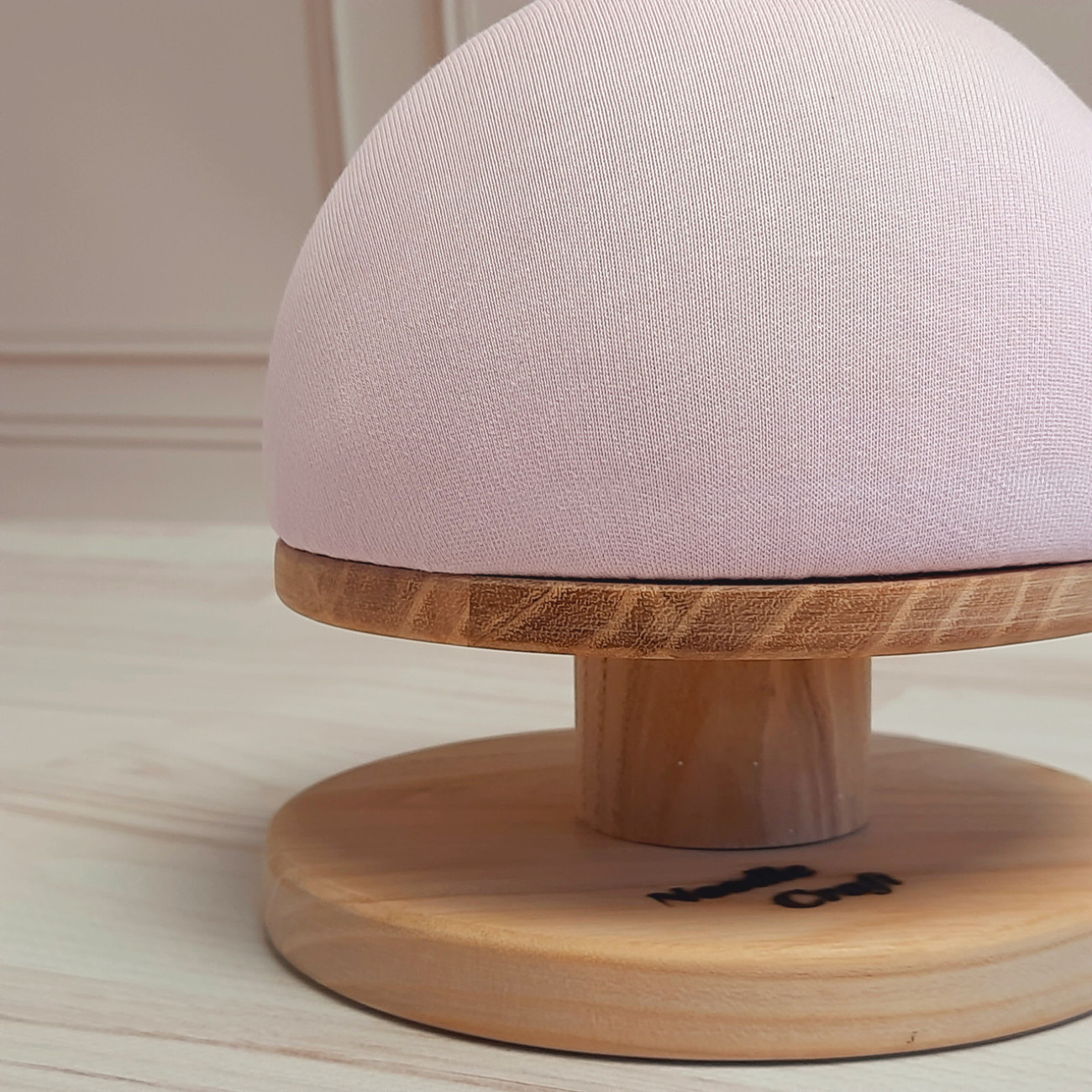 Кравецька колодка для ВТО Needle Craft Груди на підставці 14 см Рожева