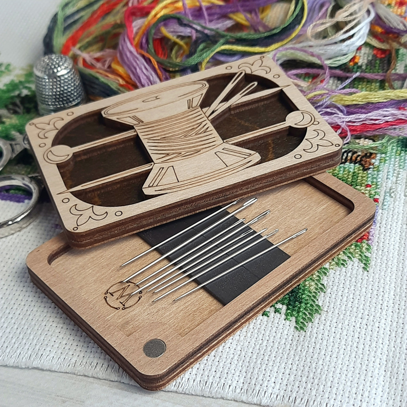 Дерев'яна гольниця для рукоділля 