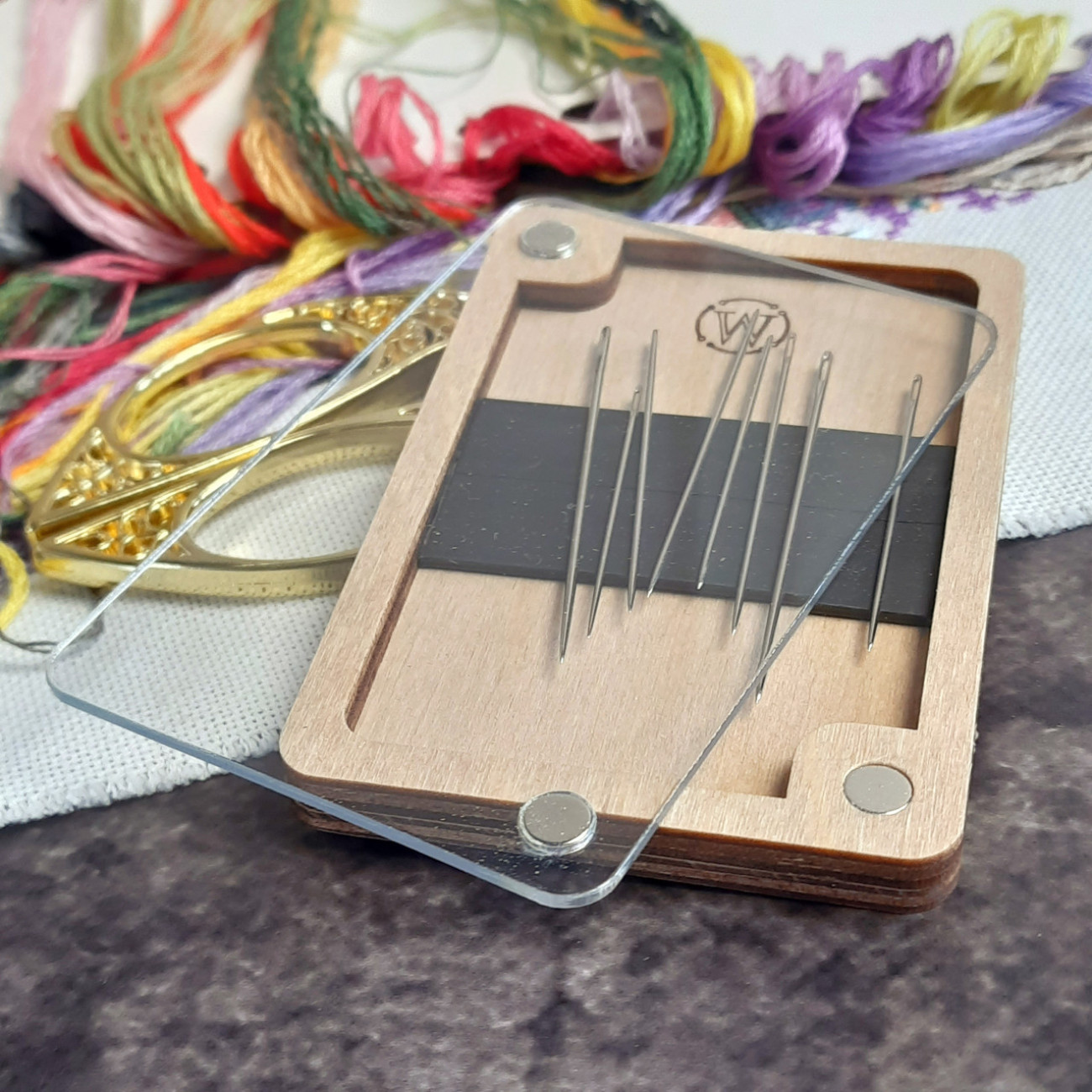 Дерев'яна гольниця прямокутна з прозорою кришкою для рукоділля