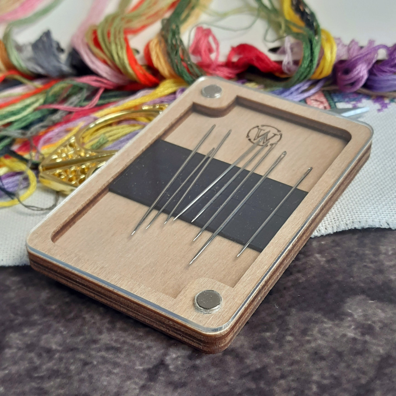 Дерев'яна гольниця прямокутна з прозорою кришкою для рукоділля