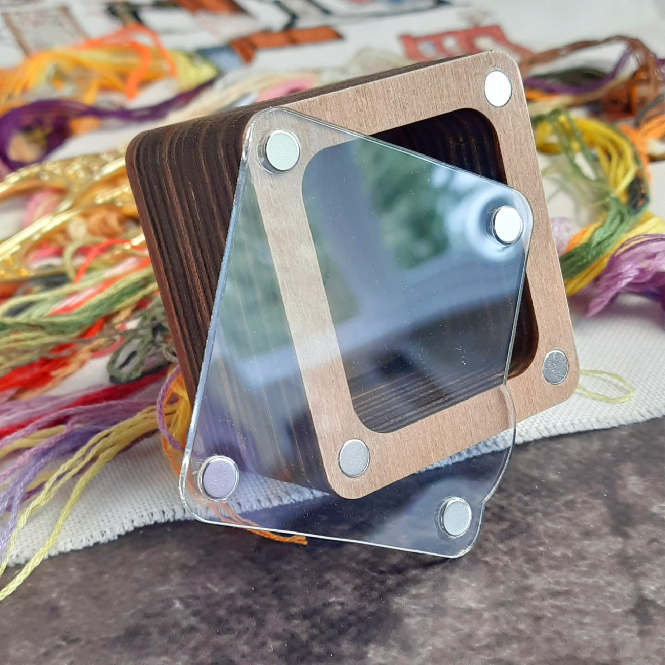 Дерев'яна скринька для рукоділля квадратна з прозорою кришкою