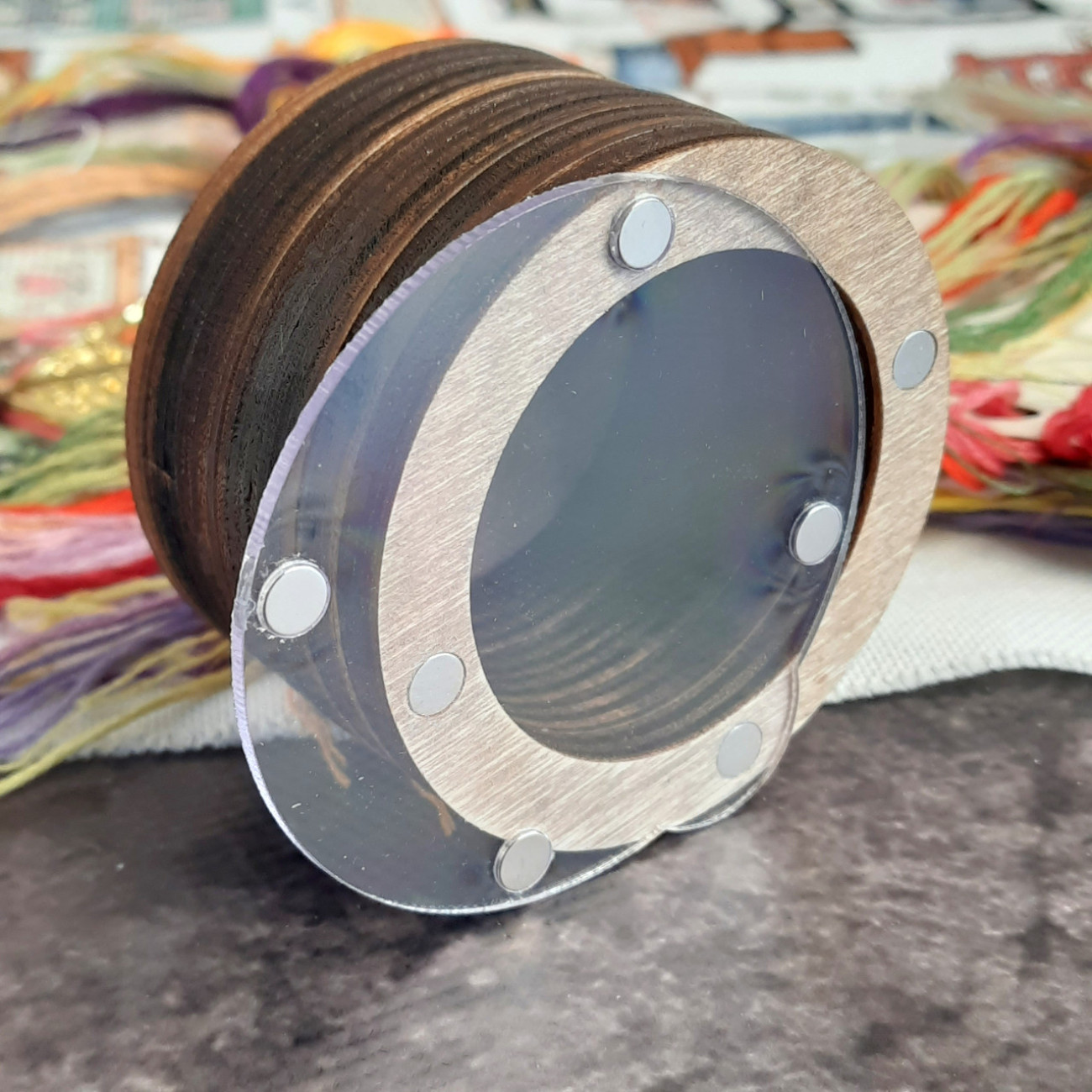 Дерев'яна скринька для рукоділля кругла з прозорою кришкою