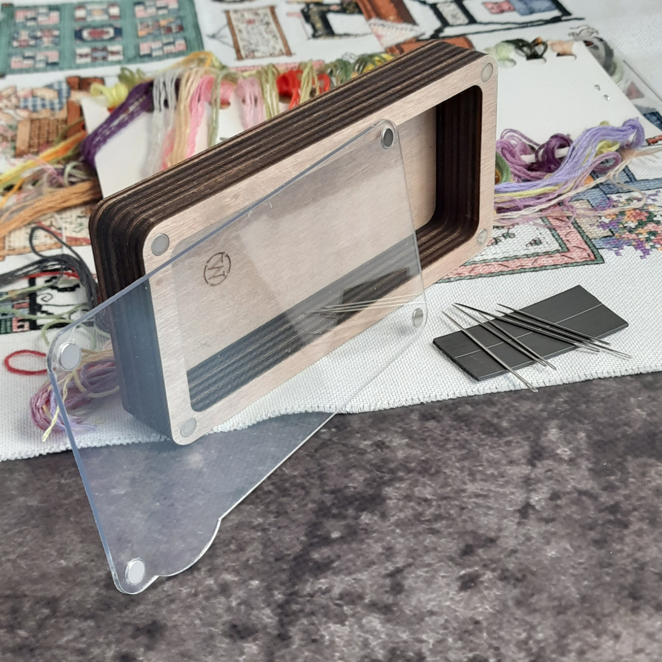 Дерев'яна скринька для рукоділля з прозорою кришкою прямокутна