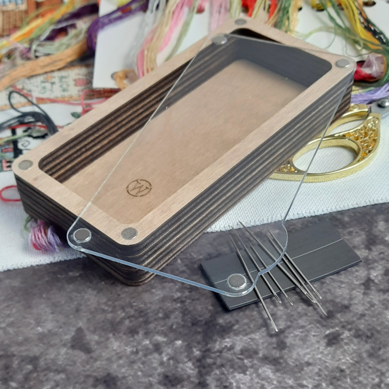 Дерев'яна скринька для рукоділля з прозорою кришкою прямокутна