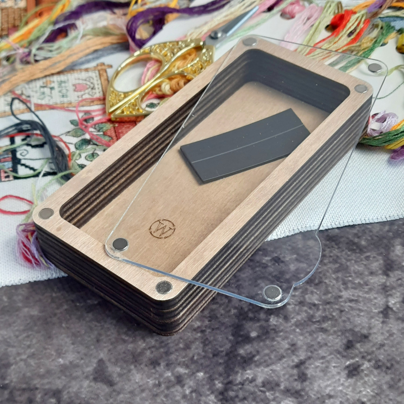 Дерев'яна скринька для рукоділля з прозорою кришкою прямокутна