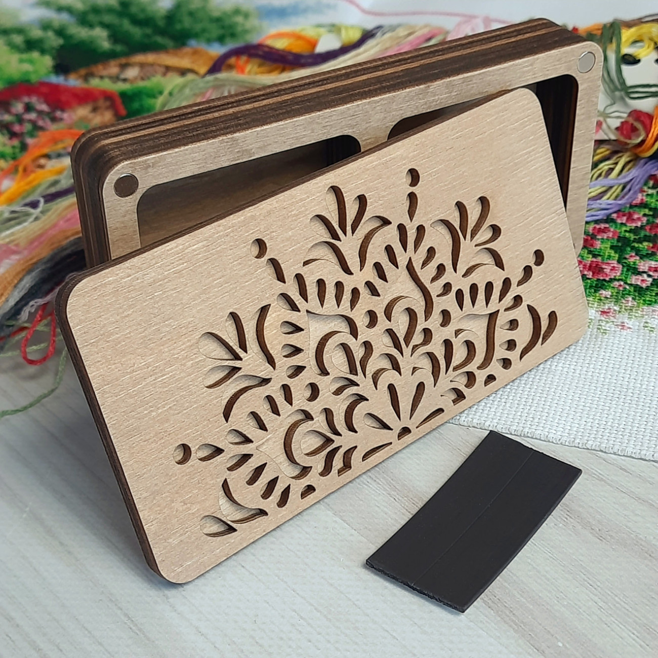 Дерев'яна скринька для рукоділля