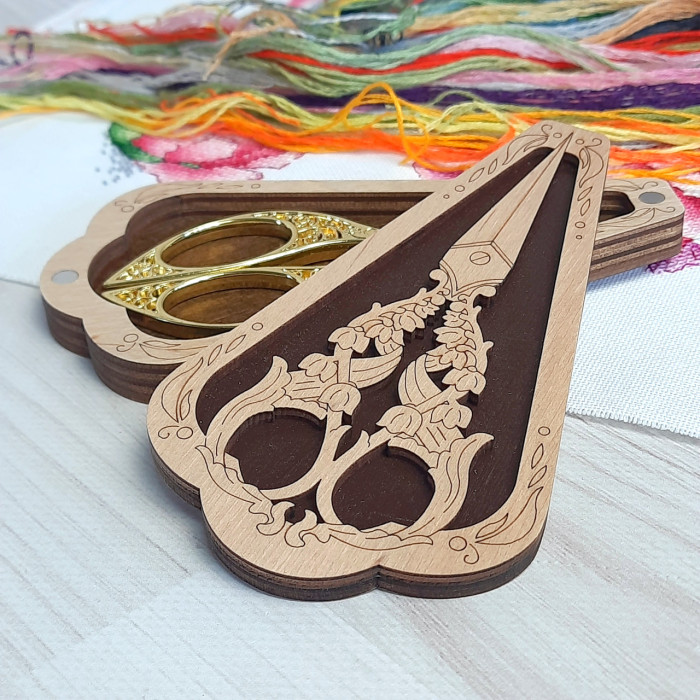 Дерев'яна скринька для ножиць різьблена (6,5*12см)
