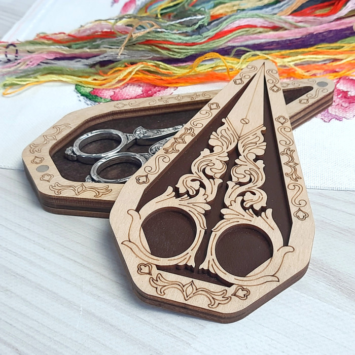 Дерев'яна скринька для ножиць різьблена (8,5*17см)