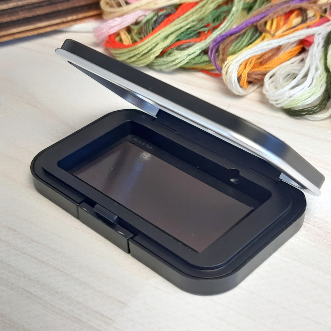 Гольниця-коробка чорна з прозорим віконцем та магнітом