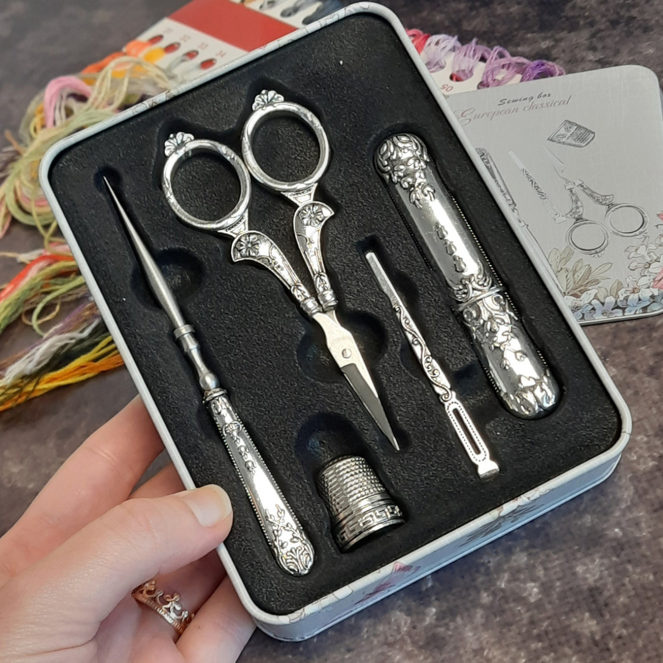 Вінтажний набір (ножиці, наперсток, шило, кейс для голок), (срібло)