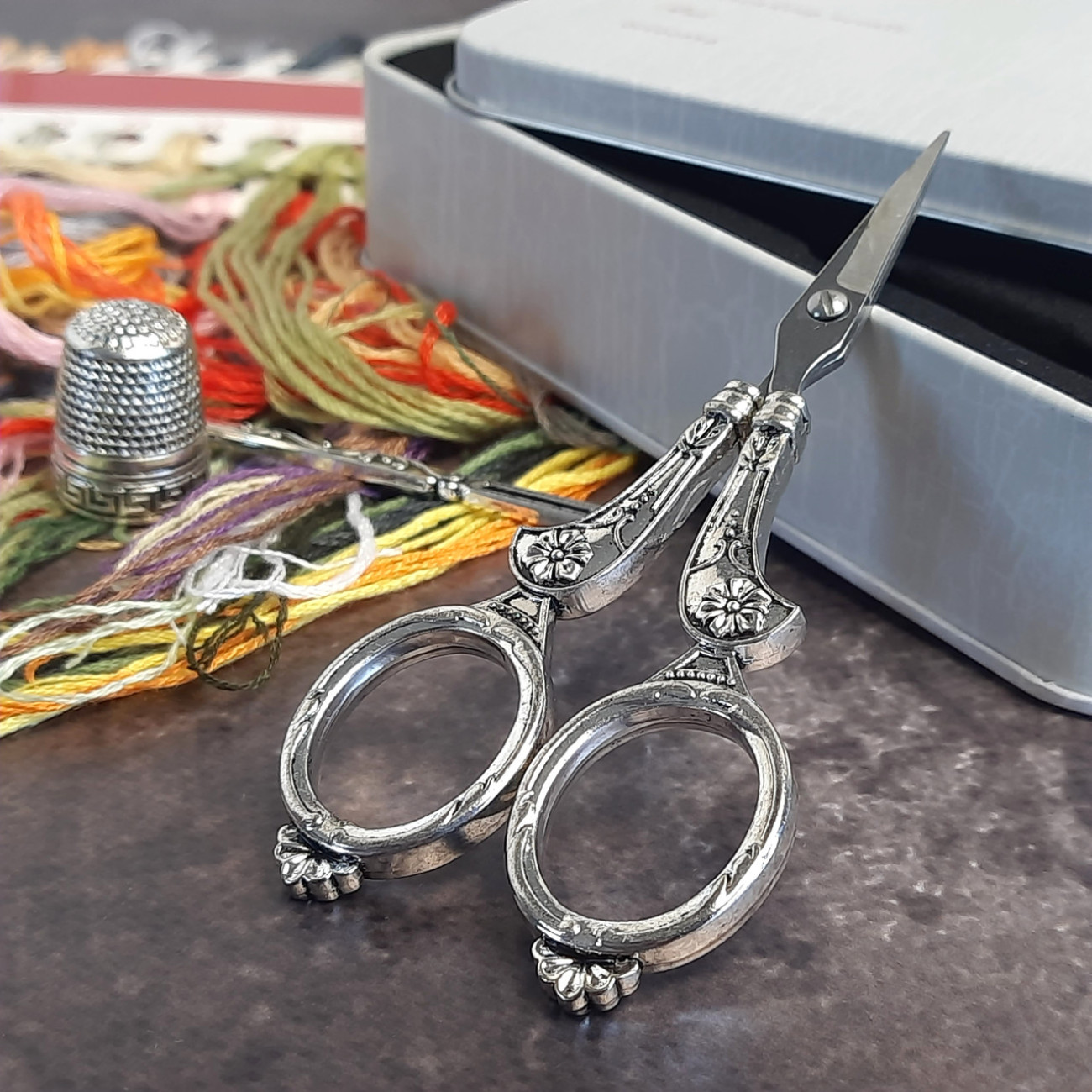 Вінтажний набір (ножиці, наперсток, шило, кейс для голок), (срібло)