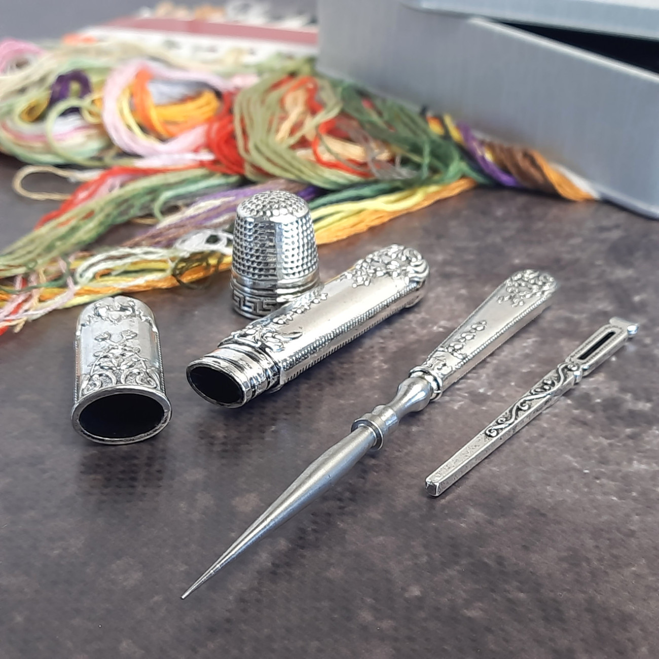 Вінтажний набір (ножиці, наперсток, шило, кейс для голок), (срібло)