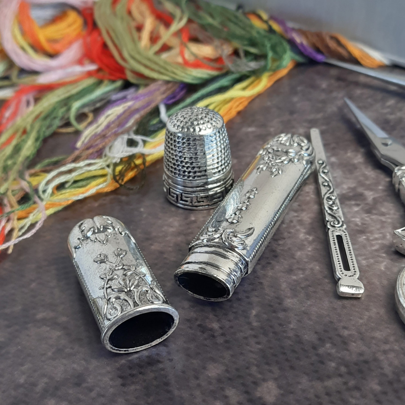 Вінтажний набір (ножиці, наперсток, шило, кейс для голок), (срібло)