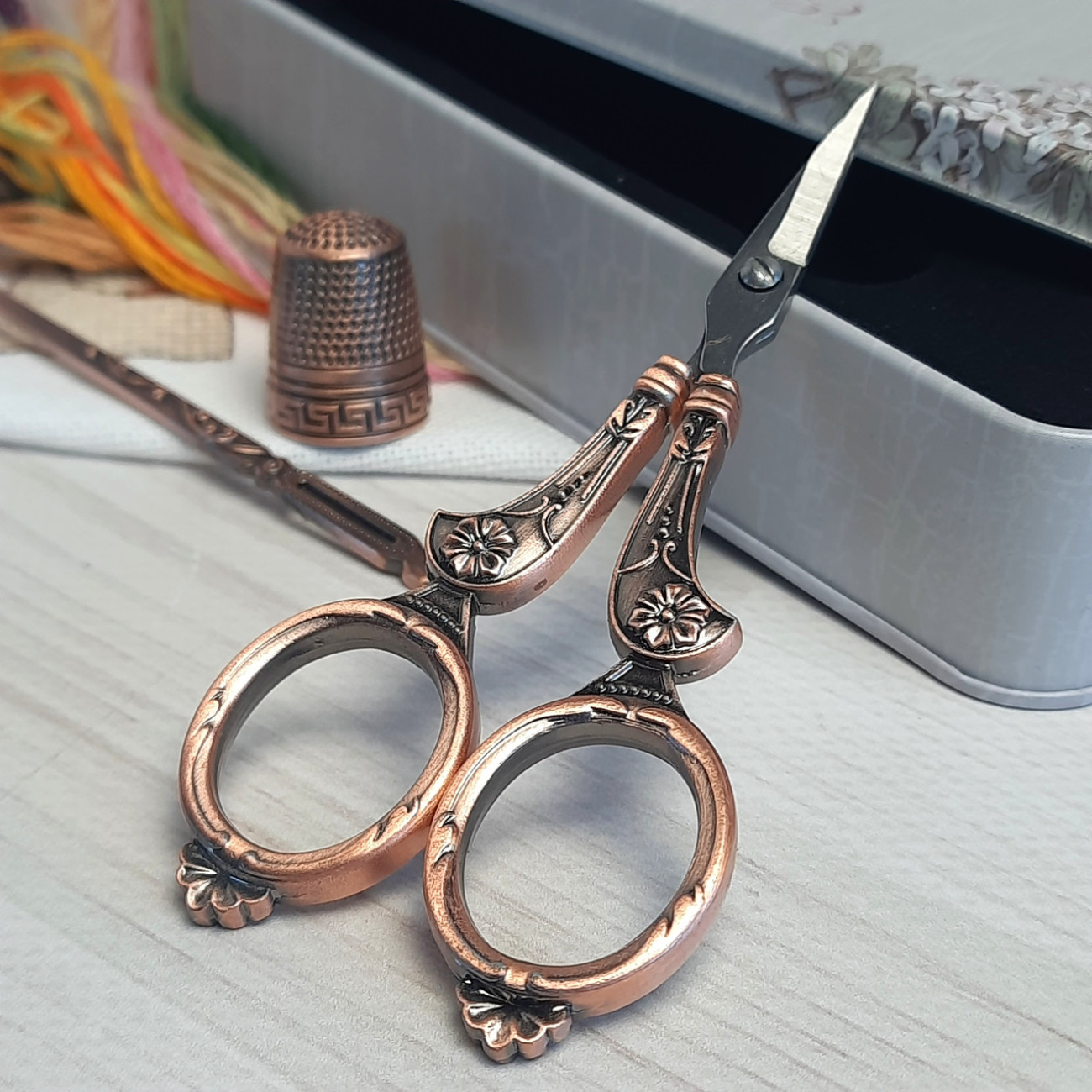 Вінтажний набір (ножиці, наперсток, шило, кейс для голок), (мідь)