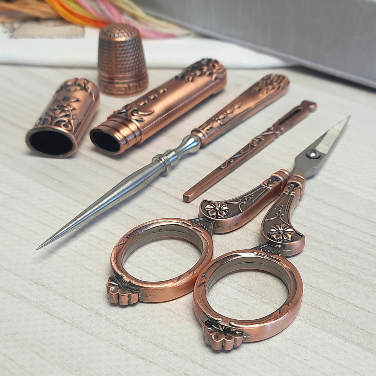 Вінтажний набір (ножиці, наперсток, шило, кейс для голок), (мідь)