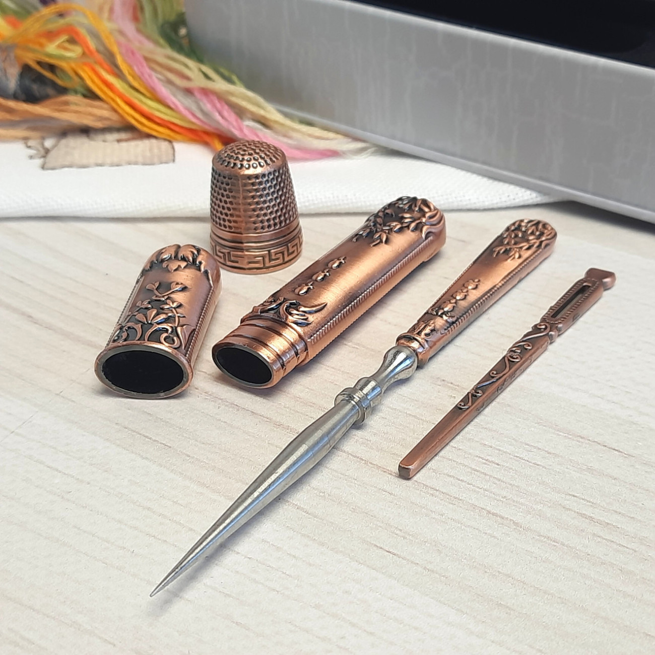 Вінтажний набір (ножиці, наперсток, шило, кейс для голок), (мідь)