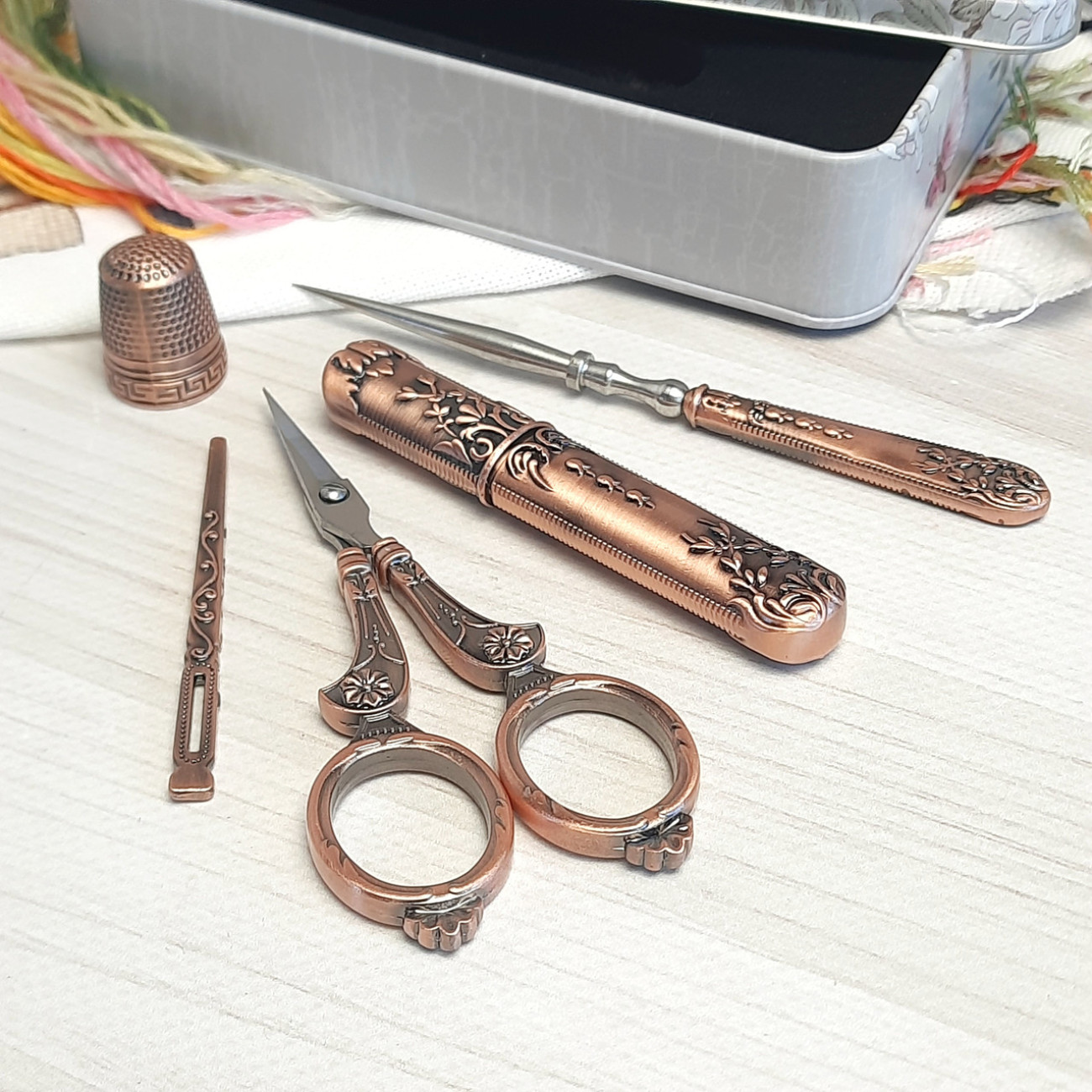 Вінтажний набір (ножиці, наперсток, шило, кейс для голок), (мідь)