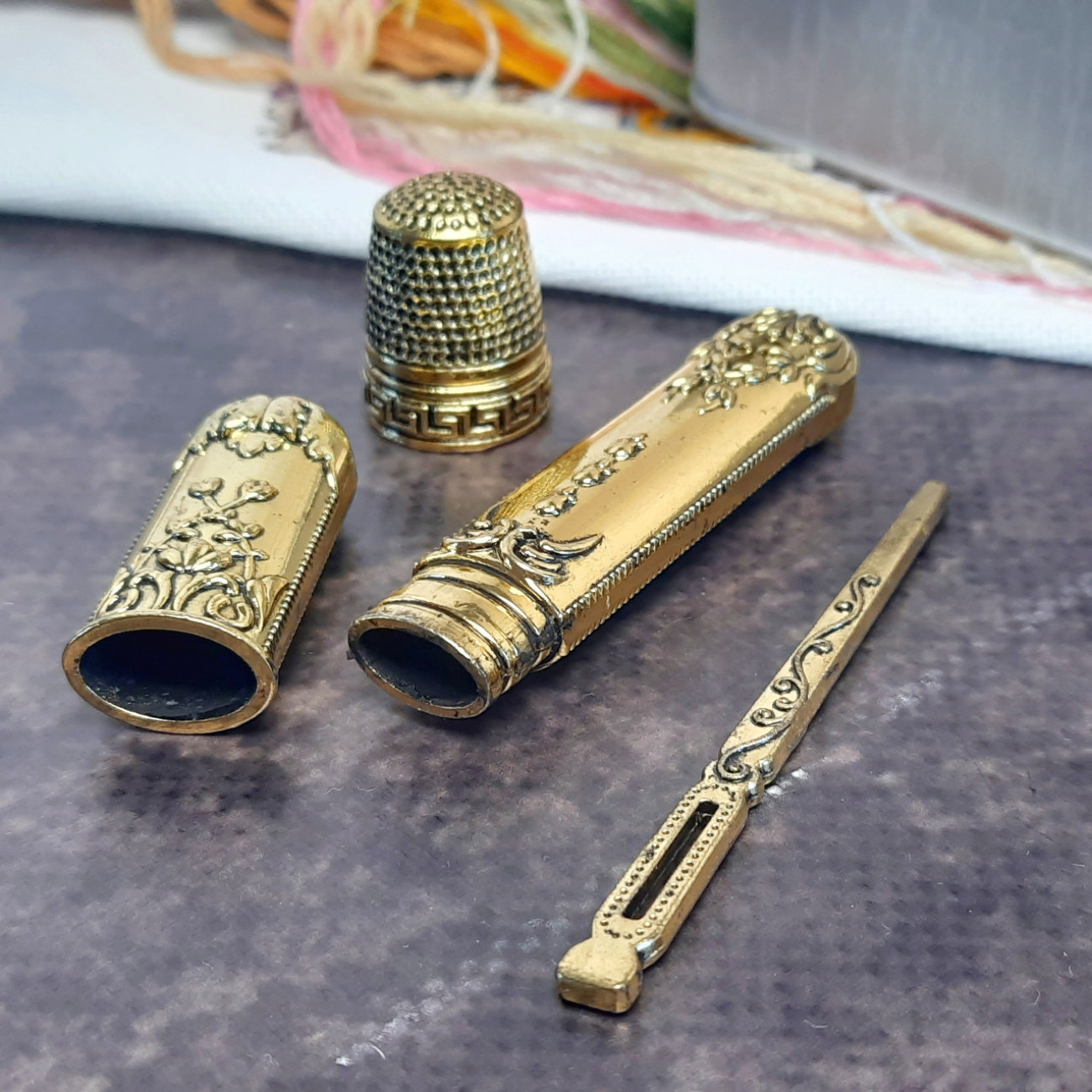 Вінтажний набір (ножиці, наперсток, шило, кейс для голок), (золото)