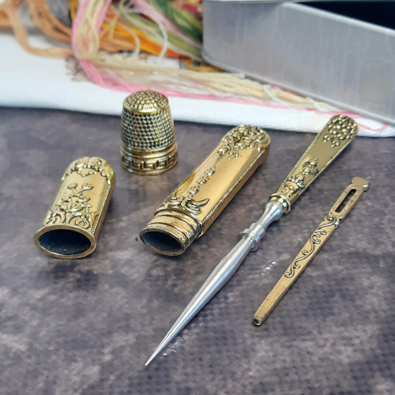 Вінтажний набір (ножиці, наперсток, шило, кейс для голок), (золото)