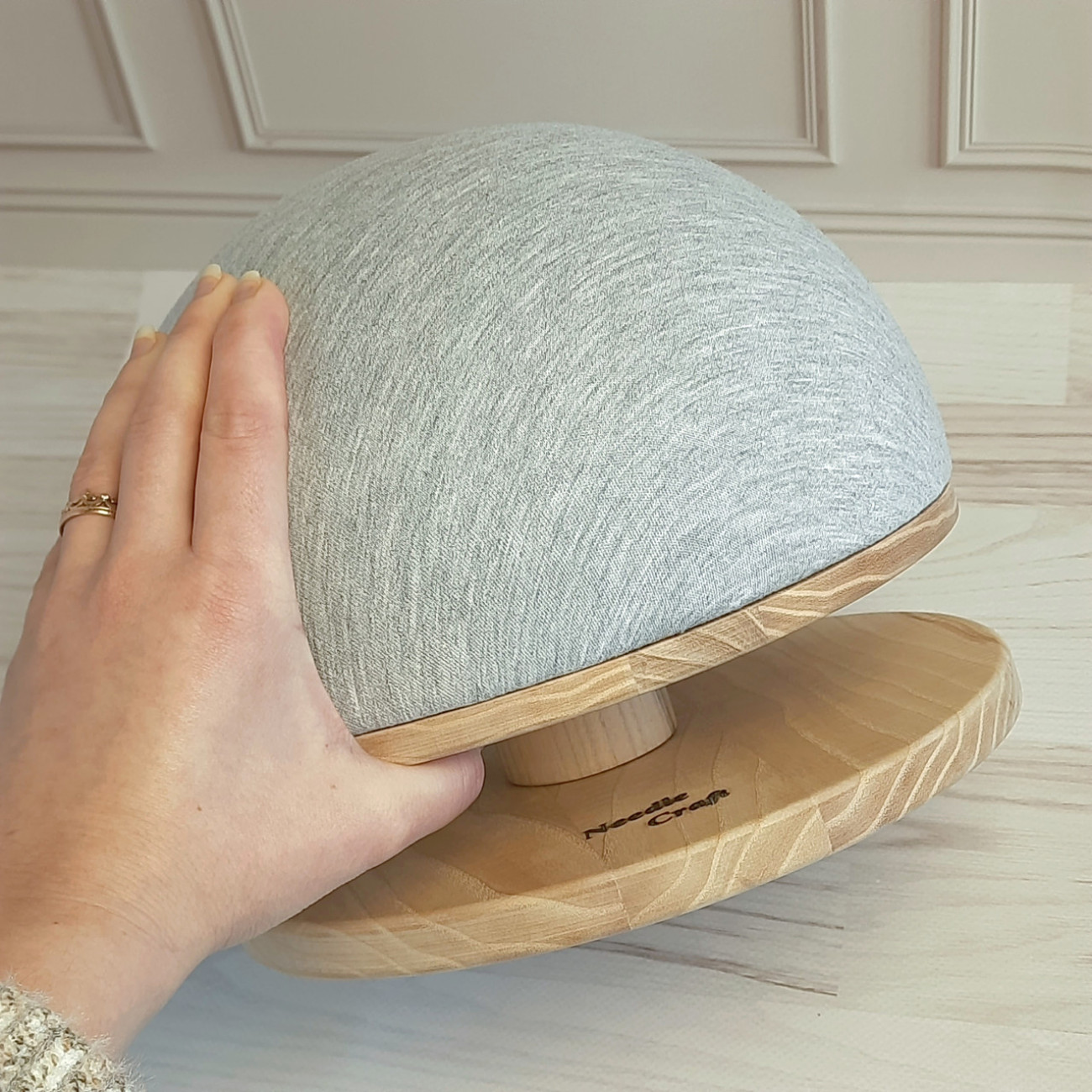 Кравецька колодка для ВТО Needle Craft Груди на підставці 22 см Сірі