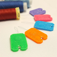 Нитковтягувач кольоровий з обрізчиком ниток