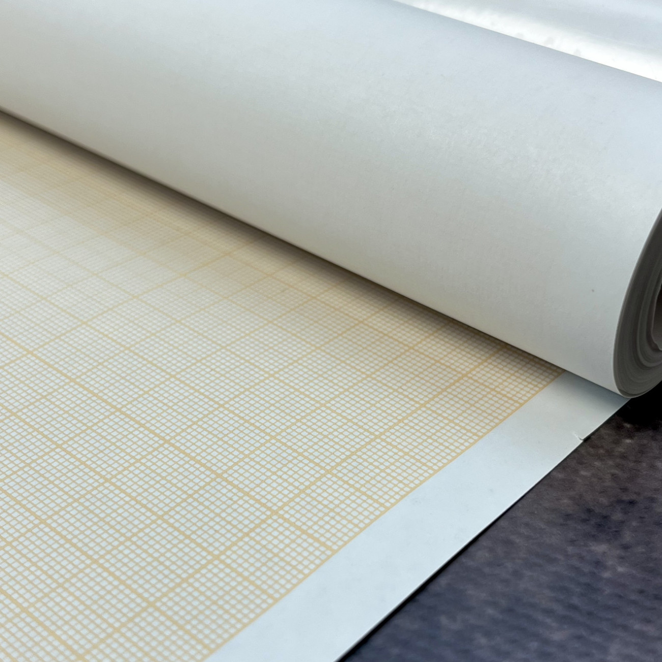 Папір масштабно-координатний (міліметрівка) 64см*10м, помаранчевий