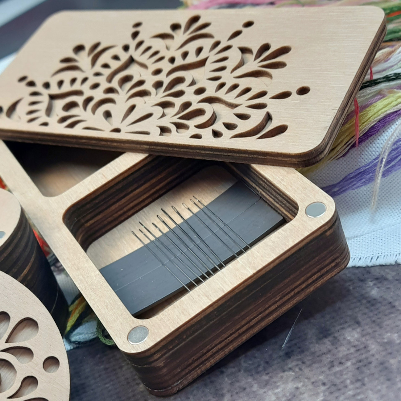 Подарунковий рукодільний набір №1 (прямокутний органайзер з голками та кругла скринька)