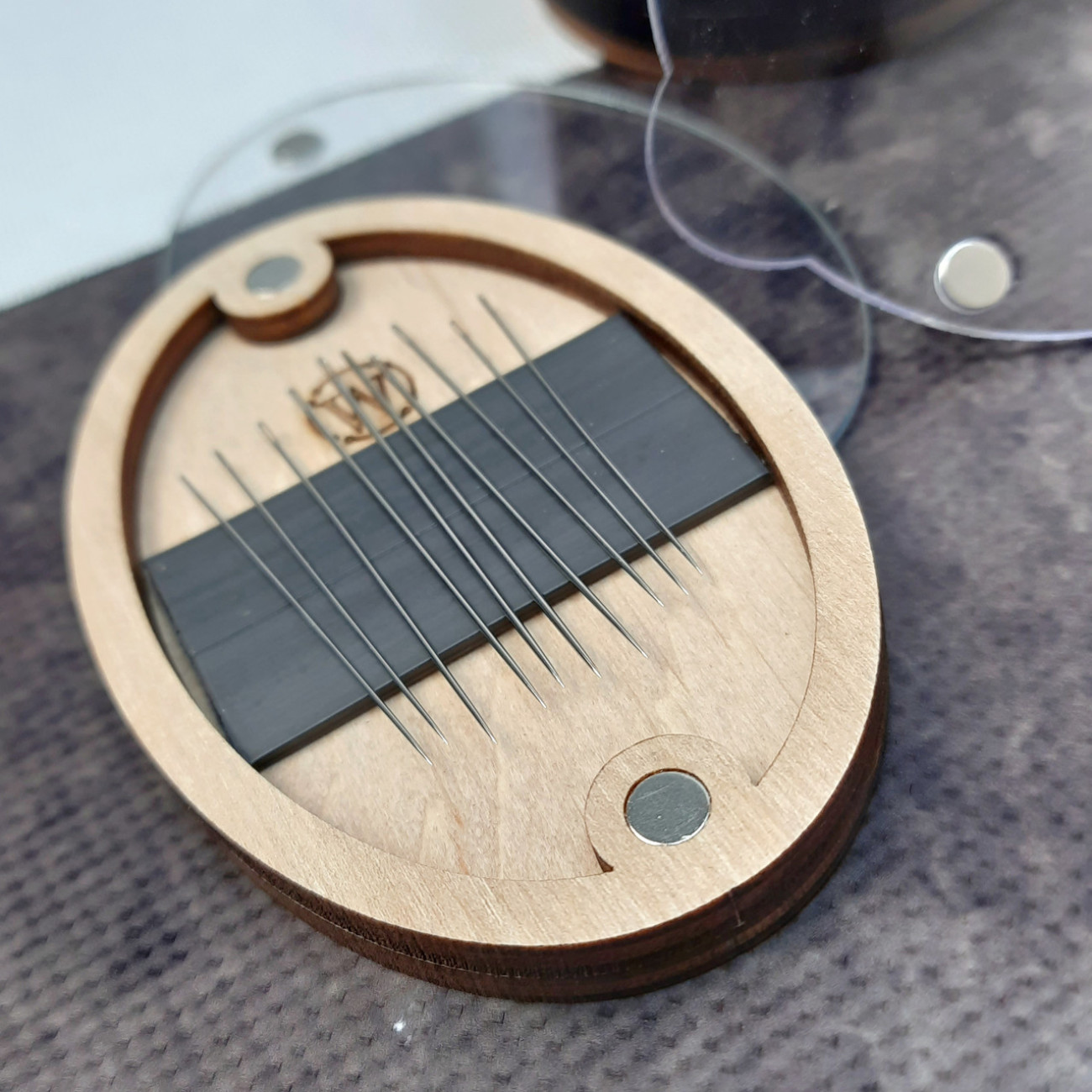 Подарунковий рукодільний набір №2 (гольниця овальна з голками та скринька овальна з прозорими кришками)