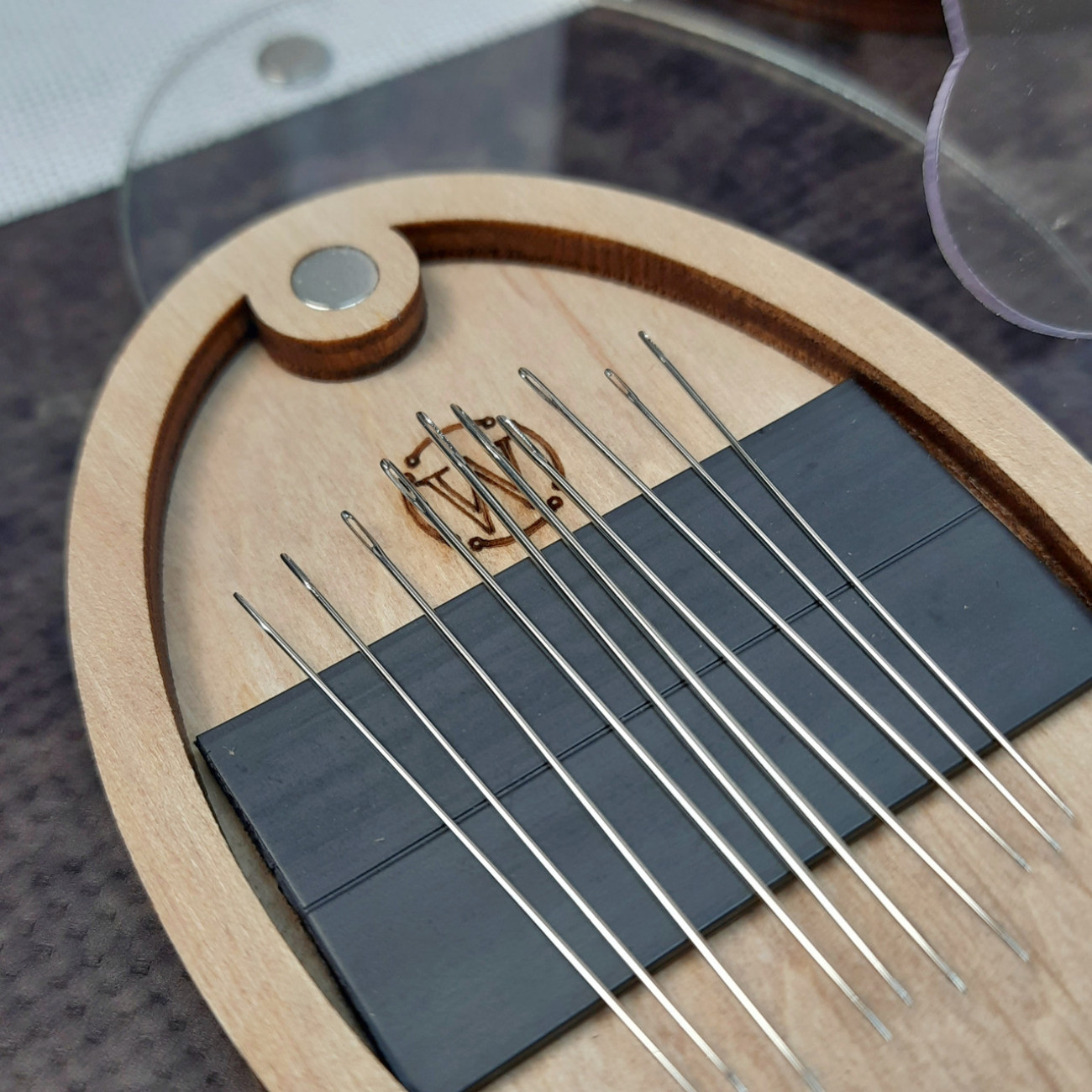 Подарунковий рукодільний набір №2 (гольниця овальна з голками та скринька овальна з прозорими кришками)