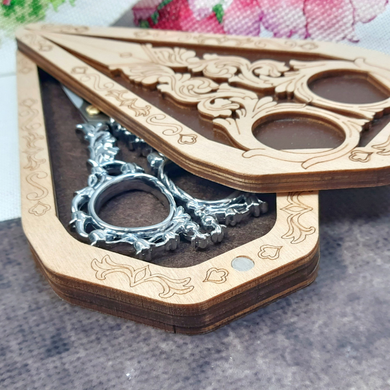 Скринька для ножиць та ножиці вінтажні Конвалія (срібло)