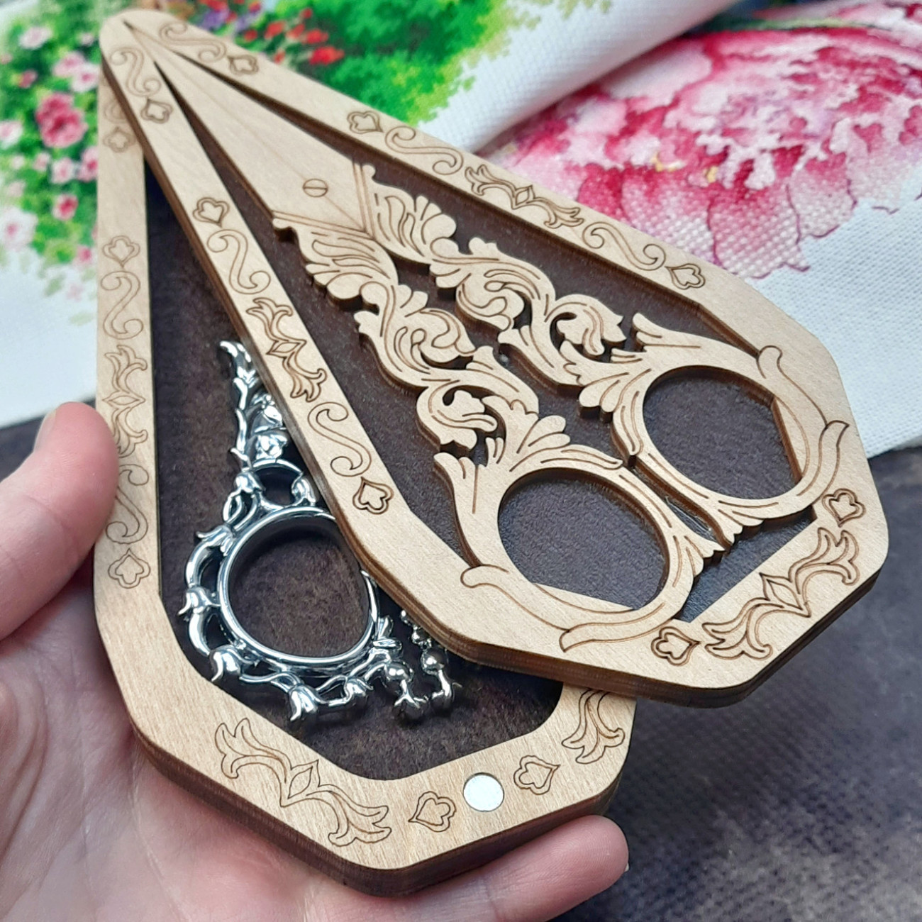 Скринька для ножиць та ножиці вінтажні Конвалія (срібло)