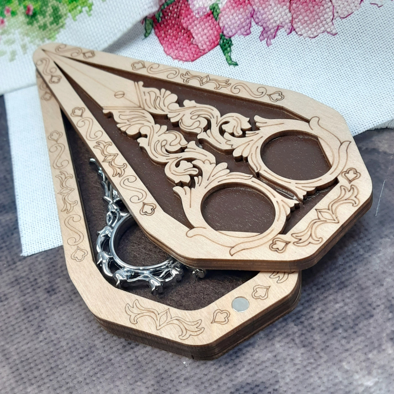 Скринька для ножиць та ножиці вінтажні Конвалія (срібло)