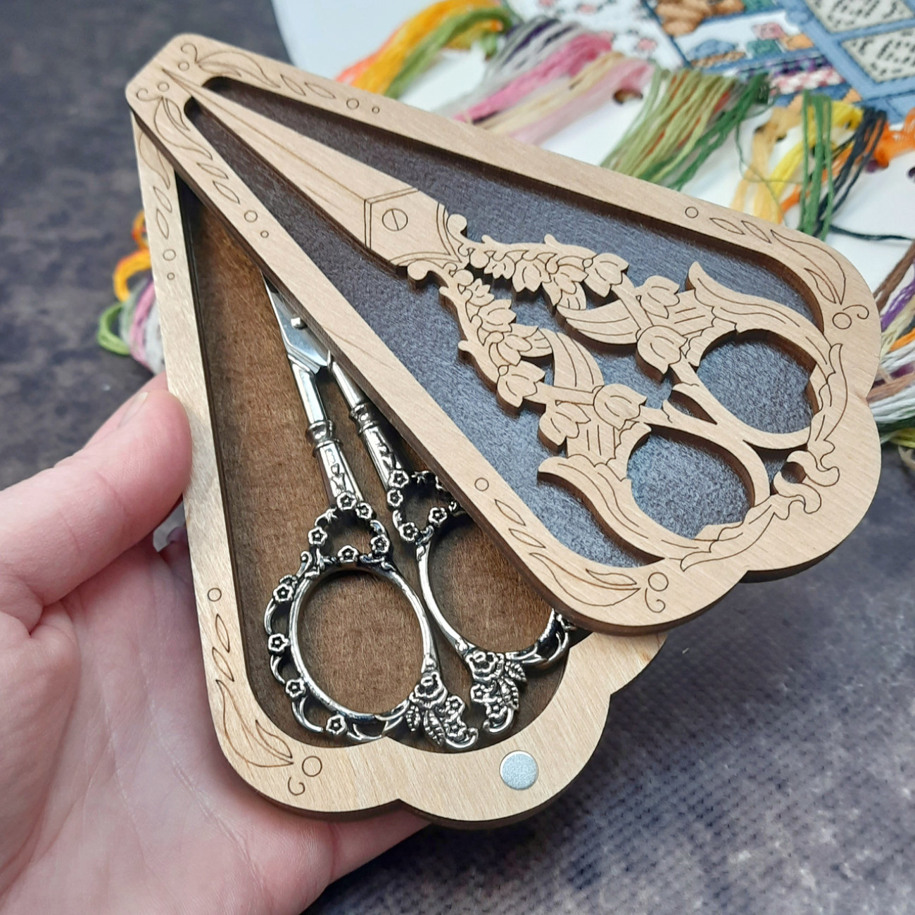 Скринька для ножиць та ножиці вінтажні Ажурні (срібло)