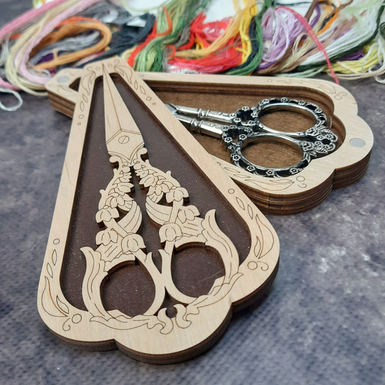 Скринька для ножиць та ножиці вінтажні Ажурні (срібло)